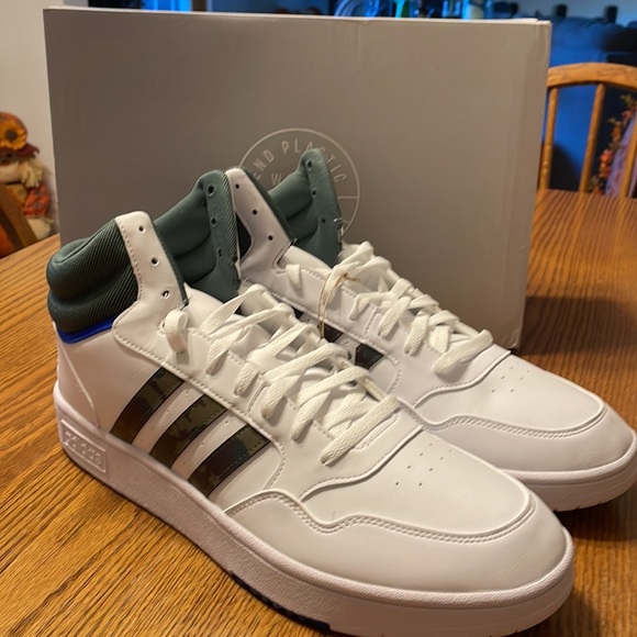 adidas classic white shoes